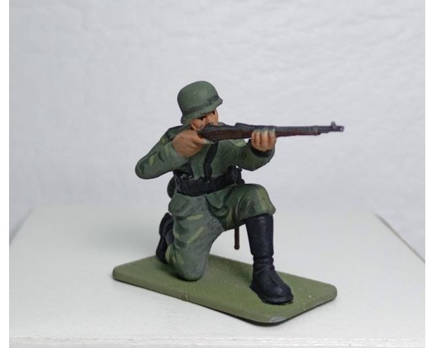 Infante alemán rodilla a tierra