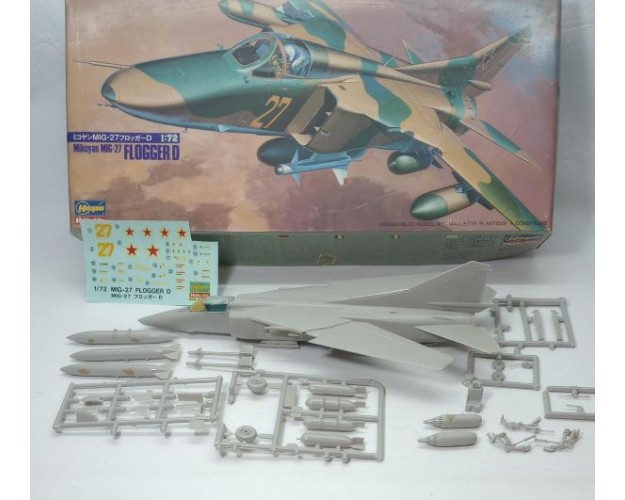 MIKOYAN MIG-27 FLOGGER D -1/72 SEMIARMADO