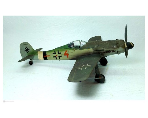 FOCKE-WULF FW-190 D9 - 4 MARRÓN - 1/48