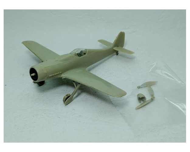 FOCKE-WULF FW190 D9 1/72 sin terminar y sin pintar