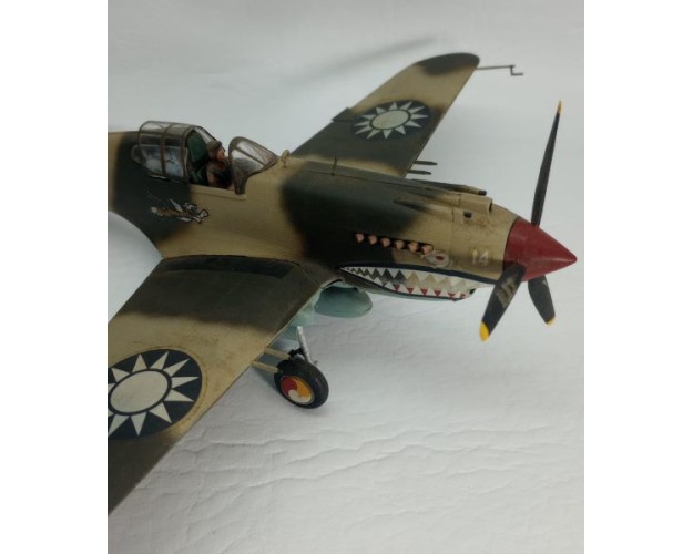 CURTISS P-40 WARHAWK 1/48 TIGRES VOLADORES