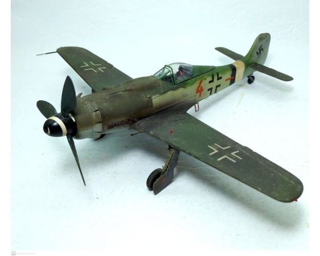 FOCKE-WULF FW-190 D9 - 4 MARRÓN - 1/48