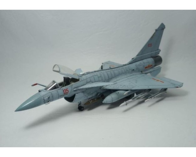 CHENGDU J-10B - ESCALA 1/72