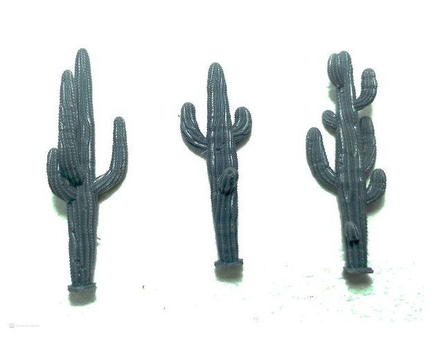 Set de tres cactus grandes.