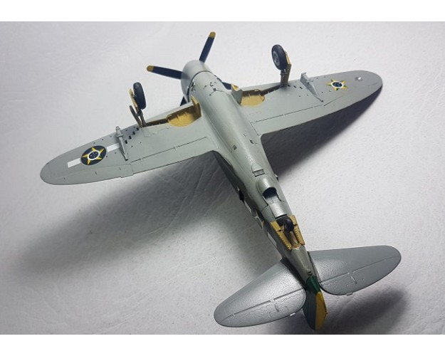 P-47D THUNDERBOLT - SENTA PÚA - 1/72
