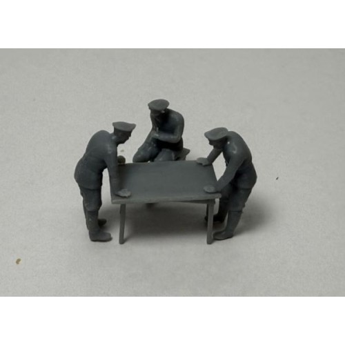 Mesa alemana con 3 figuras