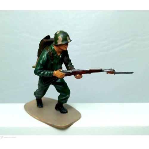 US Marine en carga con bayoneta - IIGM