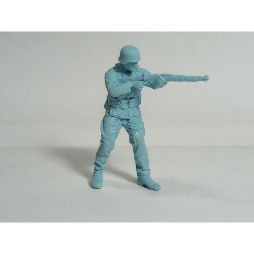 SOLDADO ALEMÁN APUNTANDO