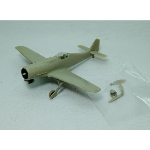 FOCKE-WULF FW190 D9 1/72 sin terminar y sin pintar