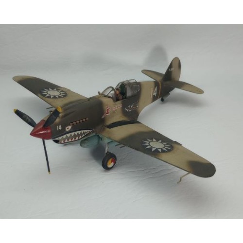 CURTISS P-40 WARHAWK 1/48 TIGRES VOLADORES
