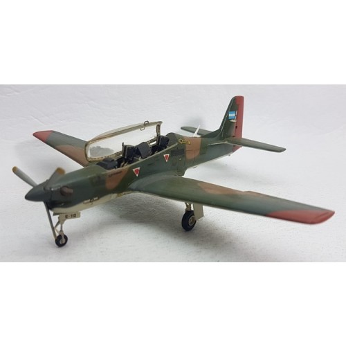 EMB-312 TUCANO - E-110 - ESCUELA DE AVIACIÓN MILITAR - 1/72