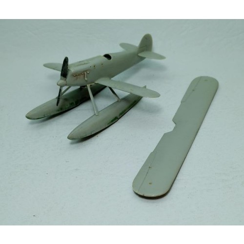 HEINKEL HE-51W HIDRO 1/72 sin pintar, sin parantes.