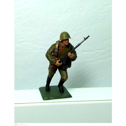 Infante soviético IIGM con MG capturada