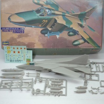 MIKOYAN MIG-27 FLOGGER D -1/72 SEMIARMADO