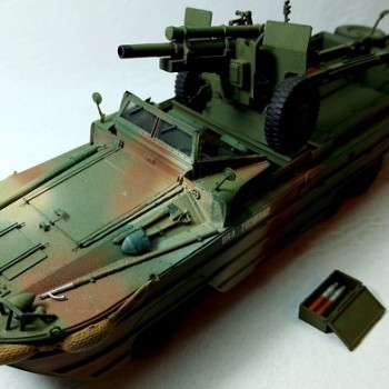 GMC DUKW W/105mm HOWITZER