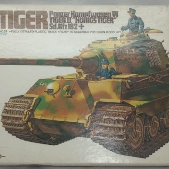 KING TIGER Panzer Kampfwagen VI TIGER II "KÖNIGSTIGER" (Sd.Kfz.182)