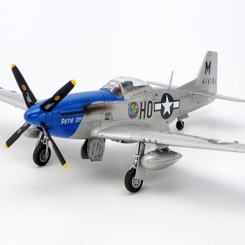 1/48 N.A.P-51D Mustang 8th AF - OFERTA