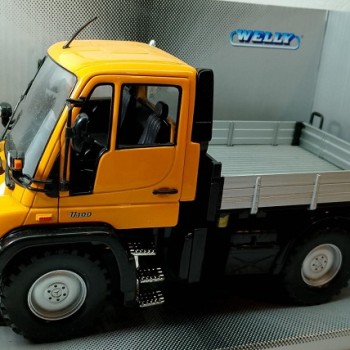 MERCEDES-BENZ UNIMOG U400