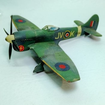 HAWKER TEMPEST MKV 1/72 sin patín de cola