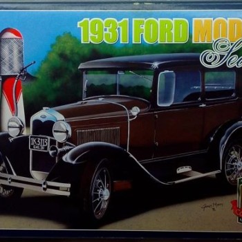 1931 FORD MODEL A SEDAN - 1/16